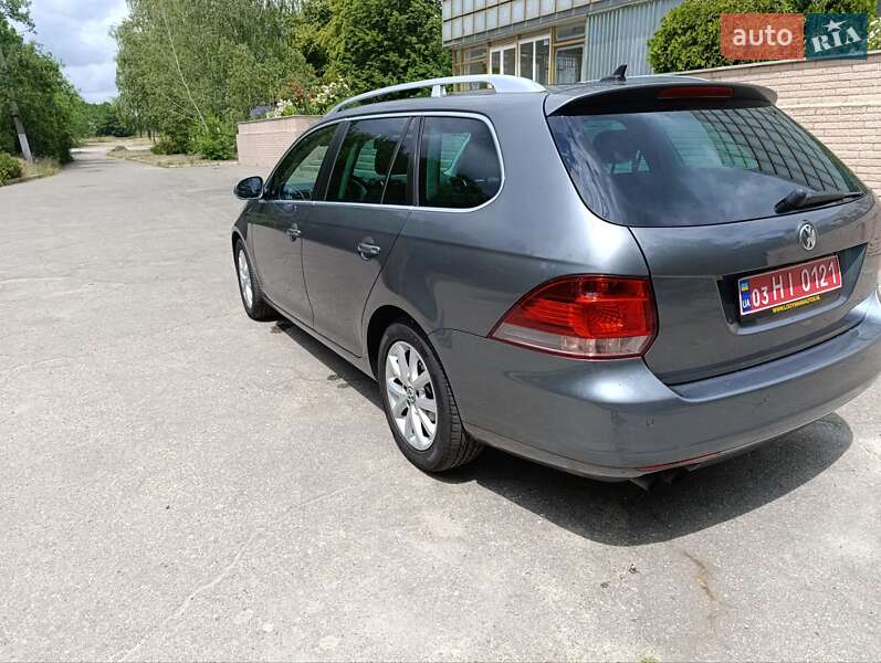 Універсал Volkswagen Golf 2010 в Запоріжжі