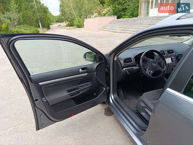 Універсал Volkswagen Golf 2010 в Запоріжжі