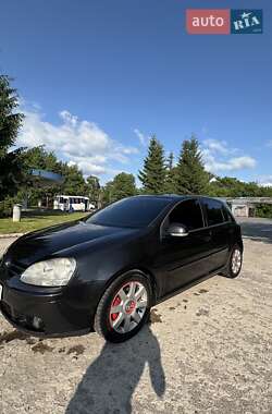 Хэтчбек Volkswagen Golf 2005 в 