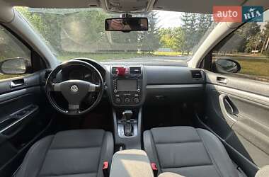 Хэтчбек Volkswagen Golf 2005 в 