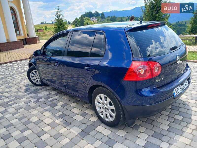 Хетчбек Volkswagen Golf 2005 в Міжгір'ї