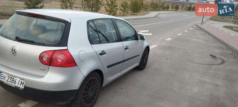 Хетчбек Volkswagen Golf 2004 в Рівному