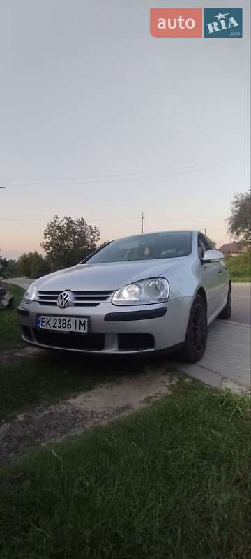 Хетчбек Volkswagen Golf 2004 в Рівному