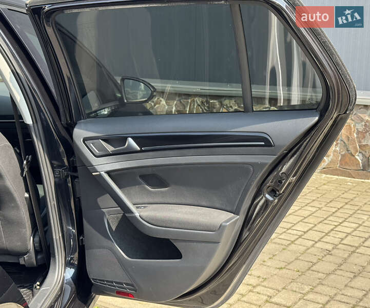 Хетчбек Volkswagen Golf 2013 в Стрию