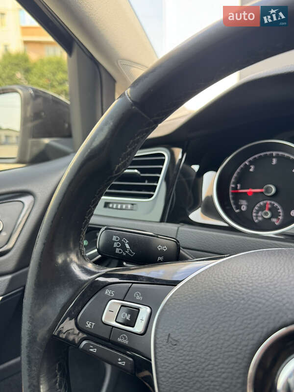 Хетчбек Volkswagen Golf 2013 в Стрию