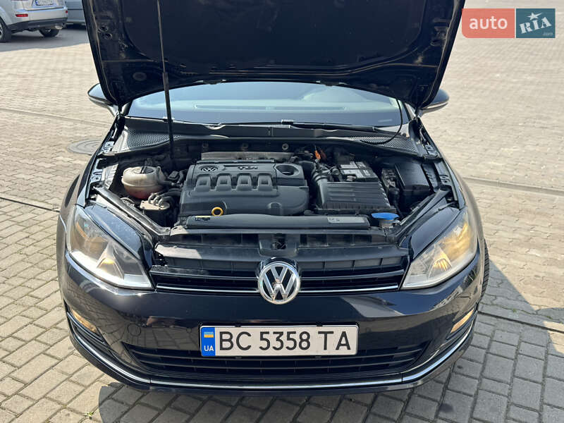 Хетчбек Volkswagen Golf 2013 в Стрию