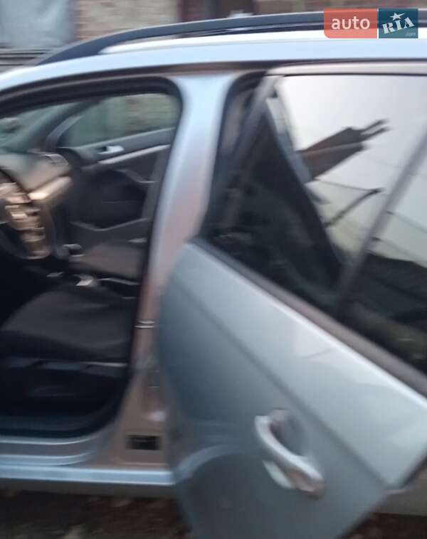 Універсал Volkswagen Golf 2011 в Луцьку