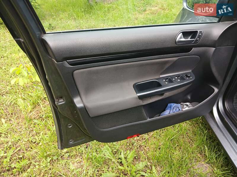 Універсал Volkswagen Golf 2009 в Вінниці