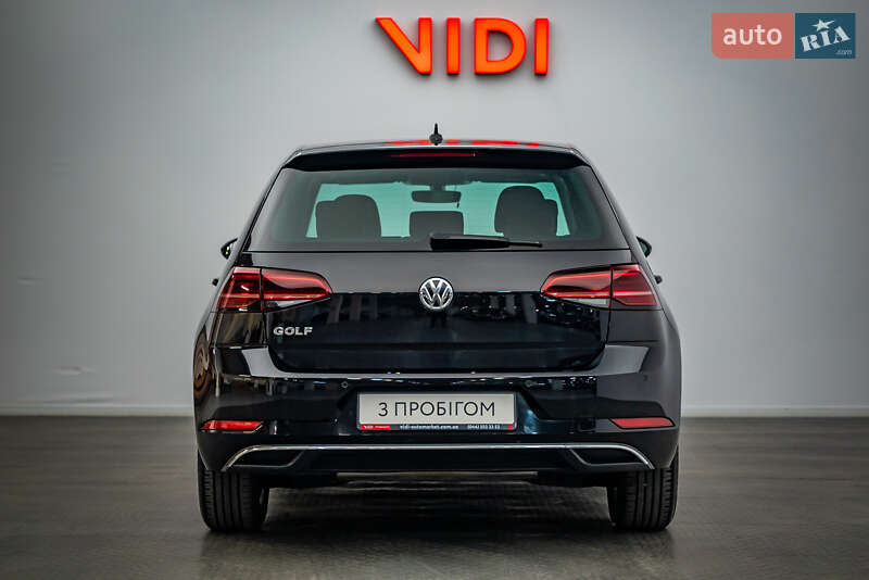 Хэтчбек Volkswagen Golf 2020 в Киеве