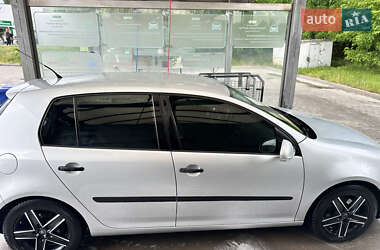 Хэтчбек Volkswagen Golf 2006 в 