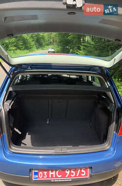 Хэтчбек Volkswagen Golf 2004 в 