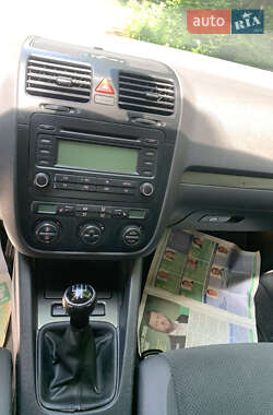 Хэтчбек Volkswagen Golf 2004 в 