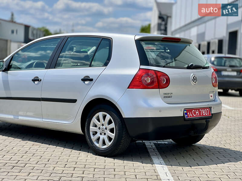 Хетчбек Volkswagen Golf 2004 в Івано-Франківську