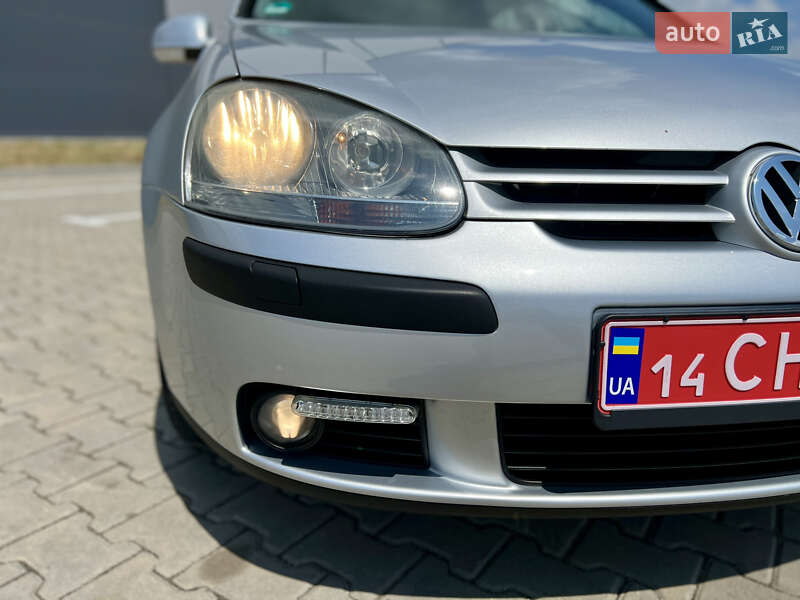 Хетчбек Volkswagen Golf 2004 в Івано-Франківську
