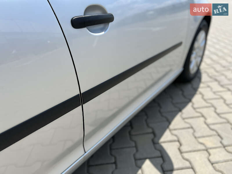 Хетчбек Volkswagen Golf 2004 в Івано-Франківську