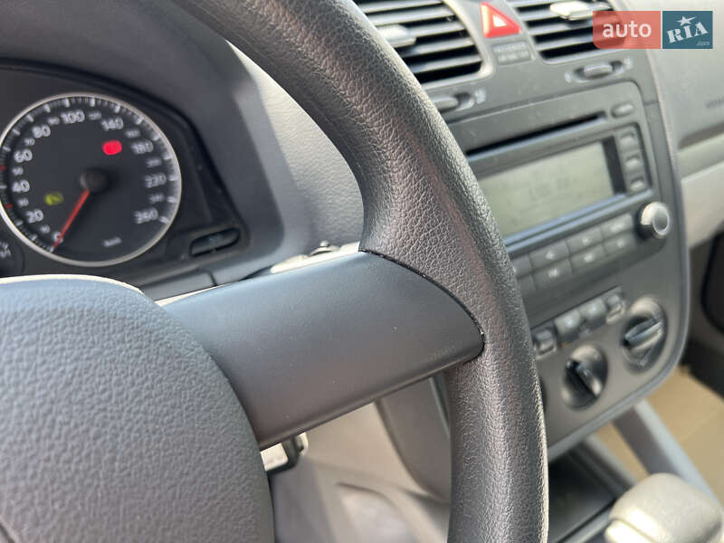 Хетчбек Volkswagen Golf 2004 в Івано-Франківську