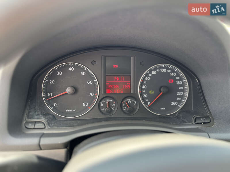 Хетчбек Volkswagen Golf 2004 в Івано-Франківську