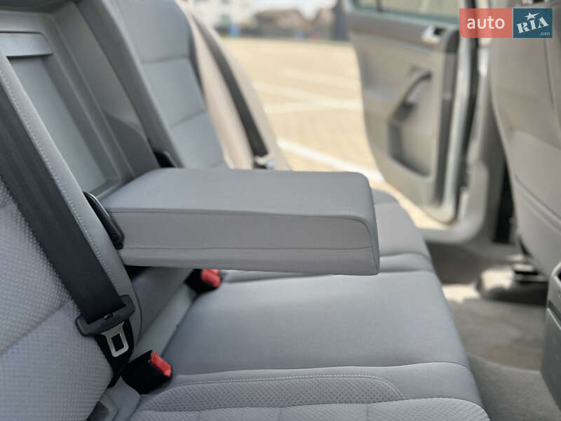 Хетчбек Volkswagen Golf 2004 в Івано-Франківську