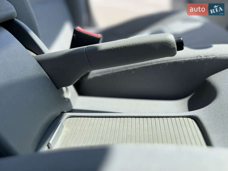 Хетчбек Volkswagen Golf 2004 в Івано-Франківську