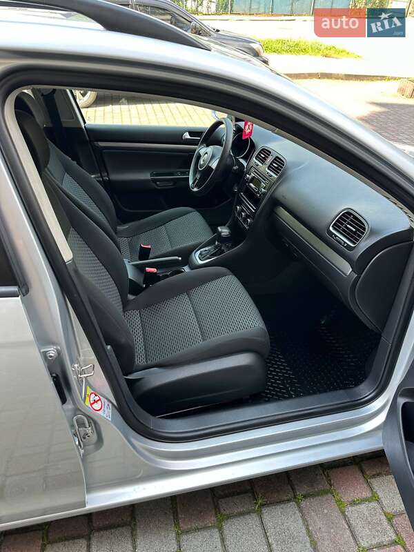 Універсал Volkswagen Golf 2010 в Краснограді