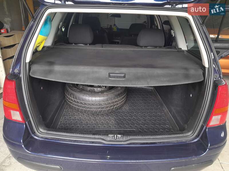 Універсал Volkswagen Golf 2001 в Валках