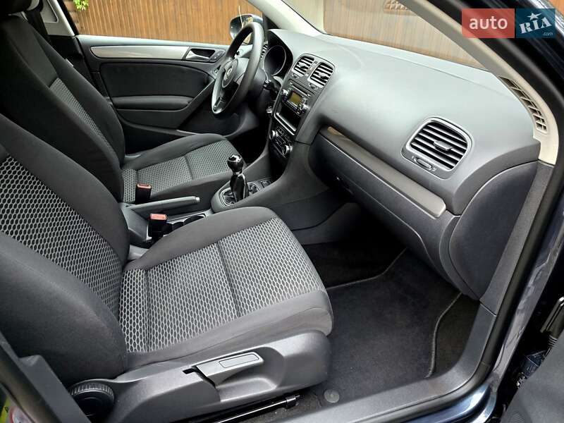 Хетчбек Volkswagen Golf 2009 в Полтаві
