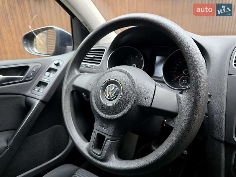 Хетчбек Volkswagen Golf 2009 в Полтаві