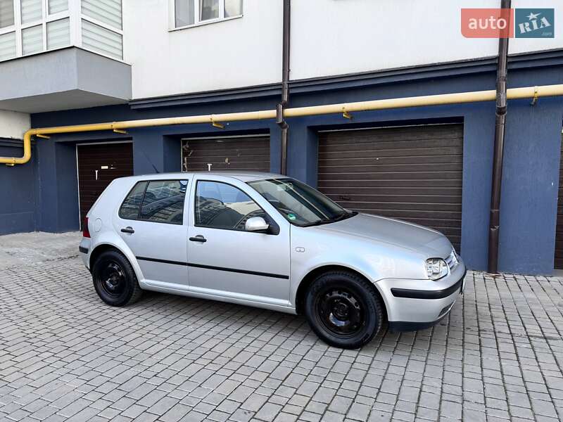 Хетчбек Volkswagen Golf 2002 в Івано-Франківську