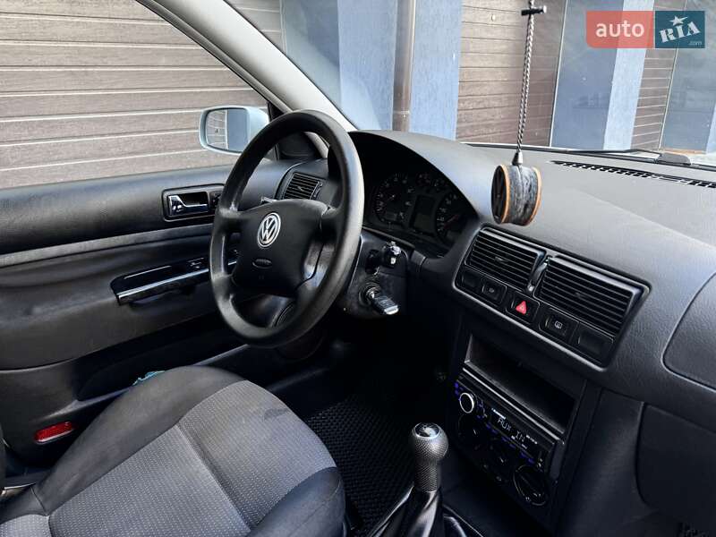 Хетчбек Volkswagen Golf 2002 в Івано-Франківську