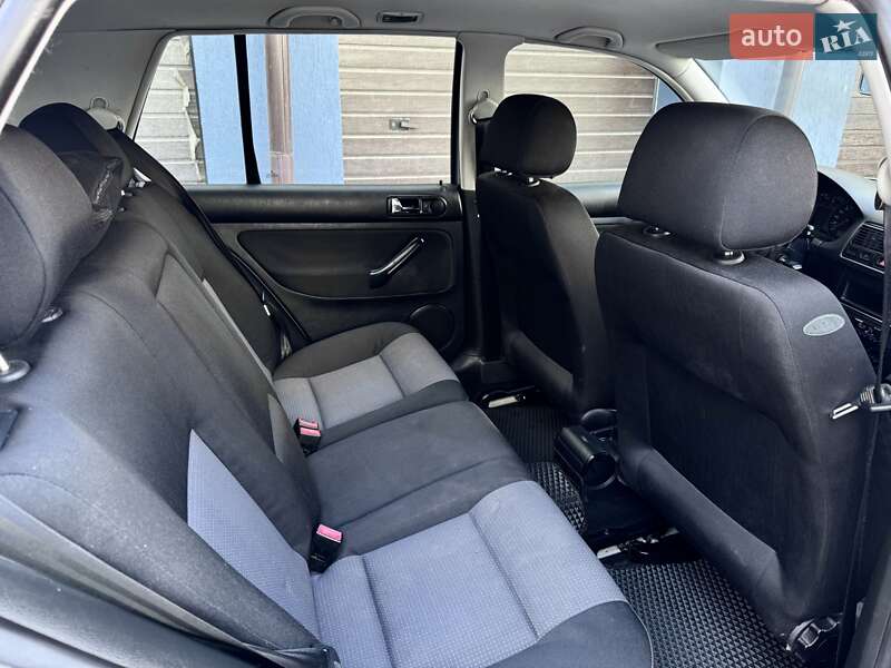 Хетчбек Volkswagen Golf 2002 в Івано-Франківську