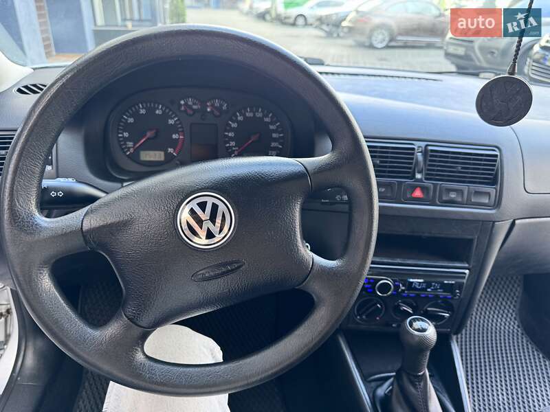 Хетчбек Volkswagen Golf 2002 в Івано-Франківську