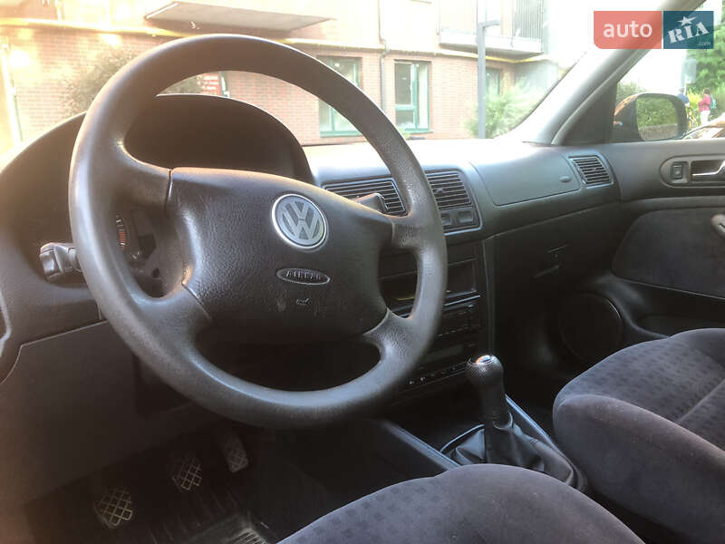 Універсал Volkswagen Golf 2003 в Львові