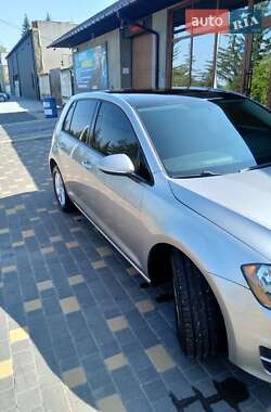 Хэтчбек Volkswagen Golf 2015 в 