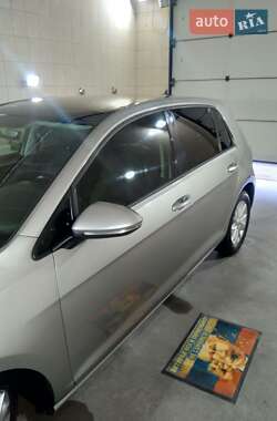 Хэтчбек Volkswagen Golf 2015 в 