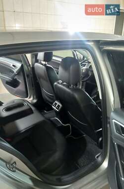 Хэтчбек Volkswagen Golf 2015 в 