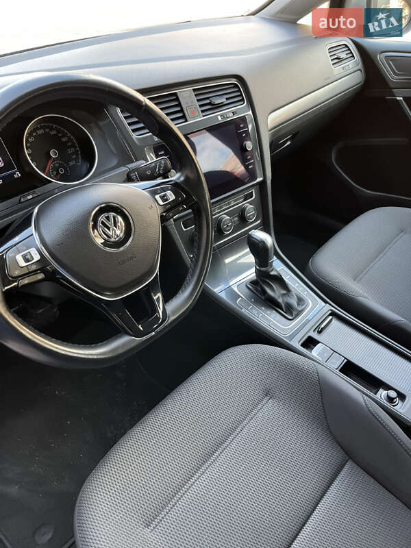 Універсал Volkswagen Golf 2019 в Луцьку