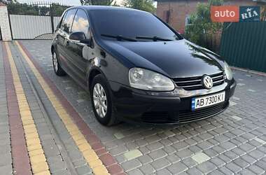 Хетчбек Volkswagen Golf 2004 в Гайсину