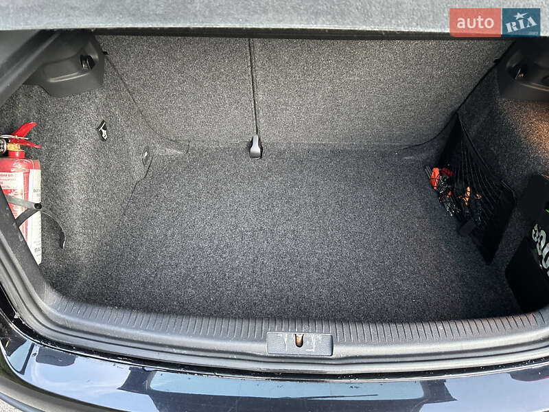 Хетчбек Volkswagen Golf 2005 в Рівному