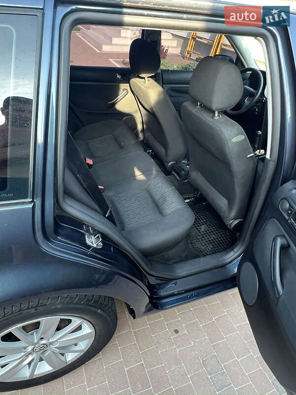 Универсал Volkswagen Golf 2004 в Ужгороде