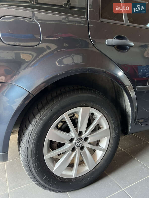 Универсал Volkswagen Golf 2004 в Ужгороде