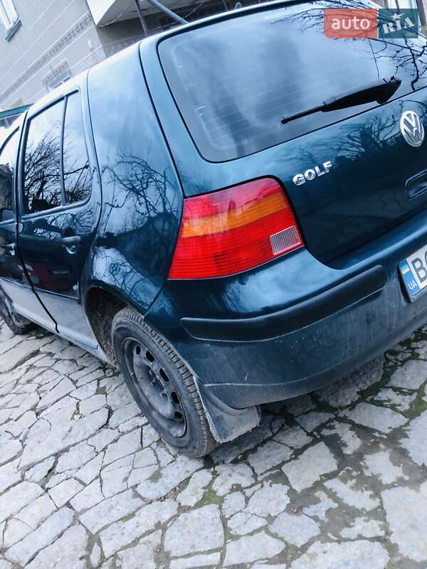 Хетчбек Volkswagen Golf 2002 в Тернополі