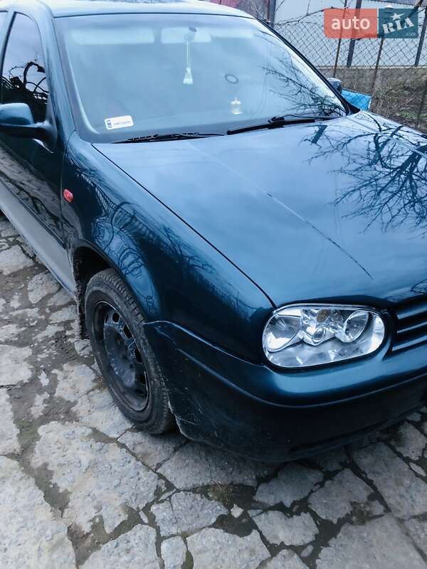 Хетчбек Volkswagen Golf 2002 в Тернополі