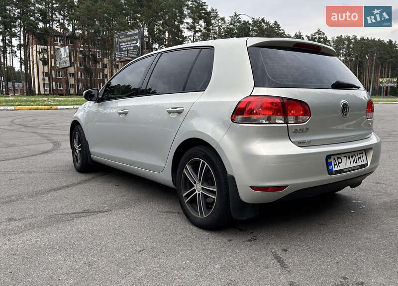 Хэтчбек Volkswagen Golf 2011 в Киеве