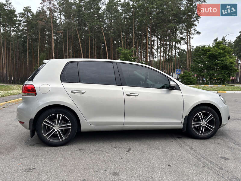 Хэтчбек Volkswagen Golf 2011 в Киеве