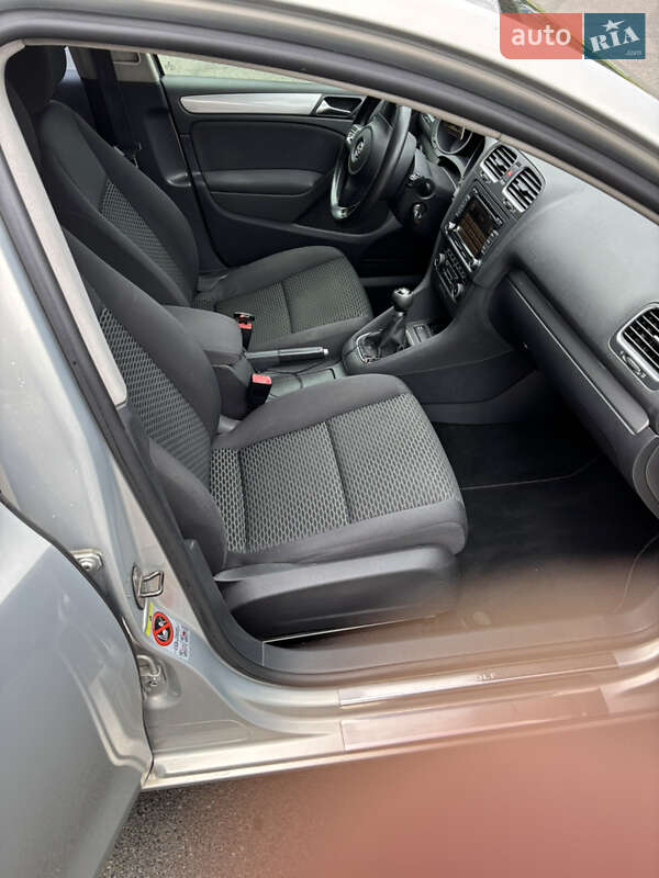 Хэтчбек Volkswagen Golf 2011 в Киеве