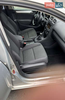 Хетчбек Volkswagen Golf 2011 в 