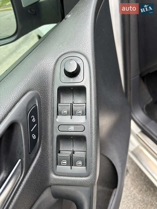 Хэтчбек Volkswagen Golf 2011 в Киеве
