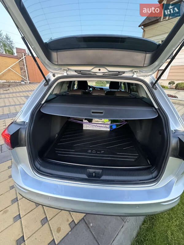 Універсал Volkswagen Golf 2021 в Дрогобичі