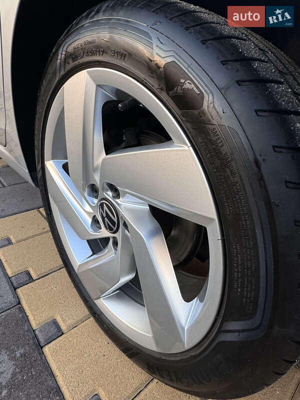 Універсал Volkswagen Golf 2021 в Дрогобичі