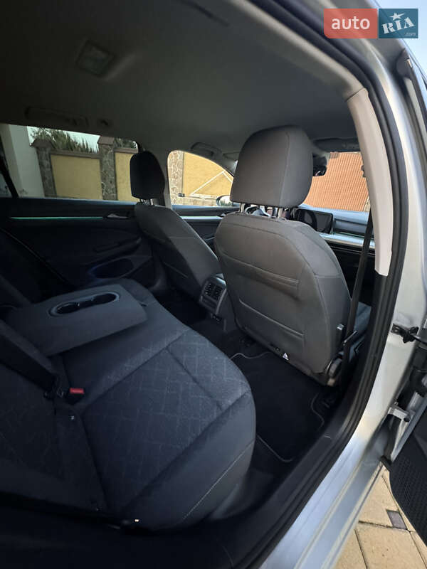 Універсал Volkswagen Golf 2021 в Дрогобичі